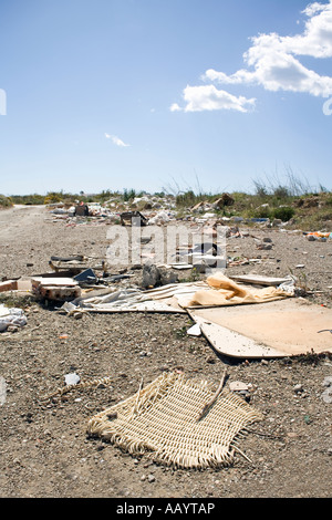 Müll und Bauherren Schutt abgeladen in der spanischen Landschaft Stockfoto