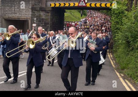 Schlagen der Grenzen 7 5 Meile herumlaufen Boundry alle zehn Jahre alte Bergstadt Llantrisant South Wales Stockfoto