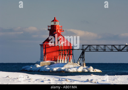 Sturgeon Bay Ship Canal North Pierhead Leuchtturm mit Eis und Schnee See Michigan Door County Wisconsin Stockfoto