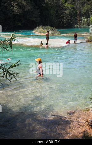 Cascada Agua Azul, Agua Azul Wasserfall, Parque Nacional Agua Azul, in der Nähe von Palenque, Chiapas, Mexiko Stockfoto
