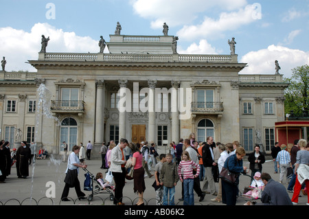 Palast auf dem Wasser im Royal Lazienki Park in Warschau Stockfoto