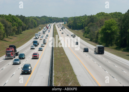 Fahren Sie auf der interstate I75 in der Nähe von Ocala, Florida, USA Stockfoto