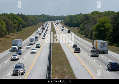 Fahren Sie auf der interstate I75 in der Nähe von Ocala, Florida, USA Stockfoto