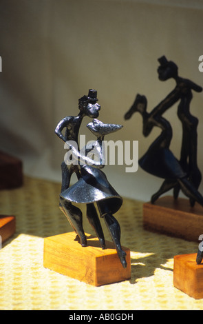 Tango-Statuen zum Verkauf auf Stall in San Telmo Markt, Buenos Aires, Argentinien Stockfoto
