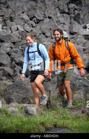 Paar Wandern im freien Stockfoto