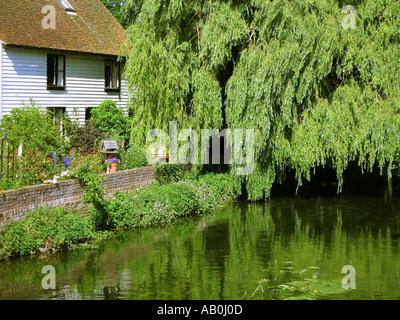 Haus an einem Fluss Stockfoto