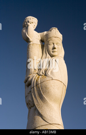 UK Schottland Western Isles Outer Hebrides South Uist Muttergottes der Inseln Statue von Hew Lorimer Stockfoto