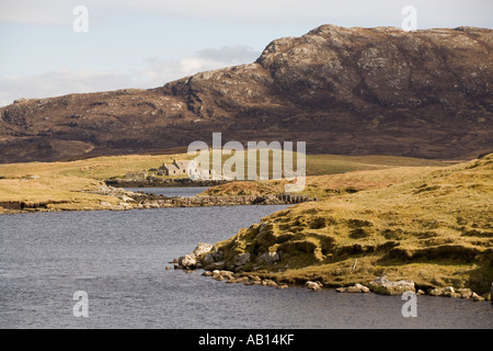 UK Schottland Western Isles äußeren Hebriden North Uist Lochmaddy Croft neben Meer loch Stockfoto