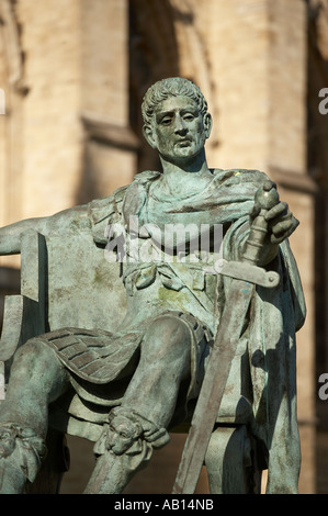 Eine Statue Von Roman Emperor Konstantin Der Große In York England
