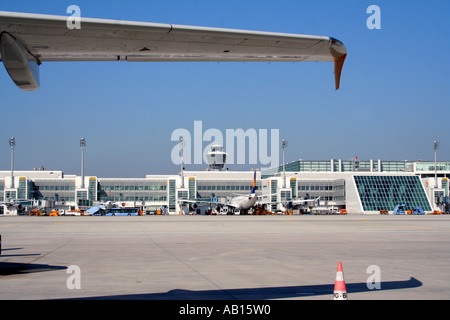 München Flughafen Franz Josef Strauß terminal Gebäude von Start-und Landebahn Bayern Deutschland Stockfoto