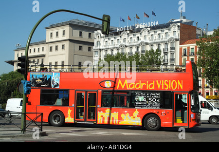 Madrid Vision Tourbus ein Hop-on Hop-off-Fahrt durch die Stadt. Madrid Spanien Europa EU Stockfoto