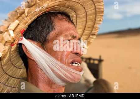 Profil von älteren Mann im Strohhut Vietnam Stockfoto