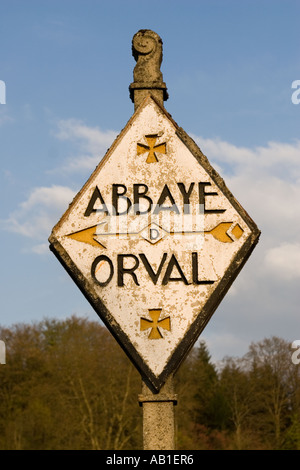 Wegweiser auf den Ansatz ins Abbaye wird Kloster Orval Belgien Stockfoto