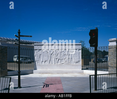 Basrelief in Portland-Stein von Gilbert Bayes am Eingang zum Lords Cricket Ground, vorgestellt im September 1934. Stockfoto