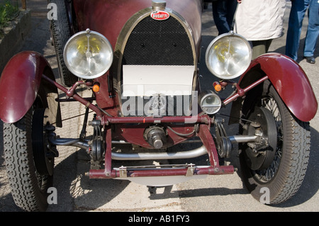 Vorderen Kühler Kühlergrill und Namen Abzeichen der klassischen Vintage veteran Bugatti Auto Stockfoto