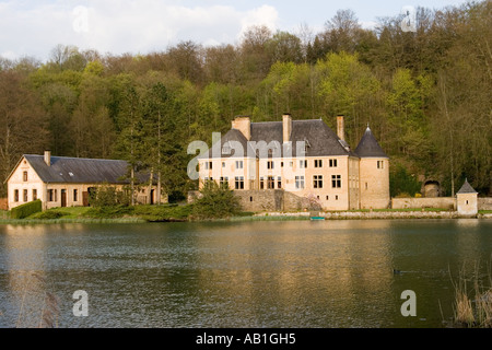 Schloss wird auf den Ansatz ins Abbaye wird Kloster Provinz von Luxemburg Belgien Stockfoto