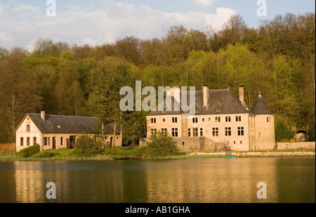 Schloss wird auf den Ansatz ins Abbaye wird Kloster Provinz von Luxemburg Belgien Stockfoto