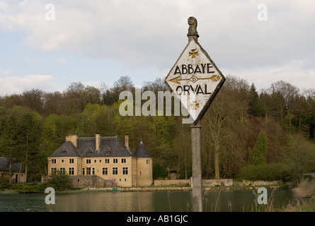 Wegweiser im Anflug auf die Abbaye wird Kloster Orval in der Provinz Luxemburg Belgien Stockfoto