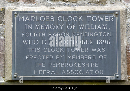 Gedenktafel am Uhrturm in das Dorf Marloes Pembrokeshire West Wales UK Stockfoto