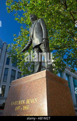 Statue von Aneurin Bevan, Cardiff, Südwales, UK Stockfoto