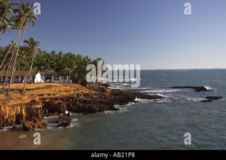 Wanderwege führen durch Palmen in Anjuna, Anjuna Beach Goa Indien Stockfoto