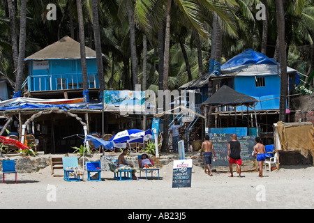 Hütten auf Stelzen Bungalows und so genannte Coco Hütten Resort Palolem Goa Südindien Stockfoto