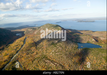 Luftbild von 1530 Fuß hohen Cadillac Mountain Stachelschwein Inseln und Franzose Bay Acadia Nationalpark Maine Stockfoto