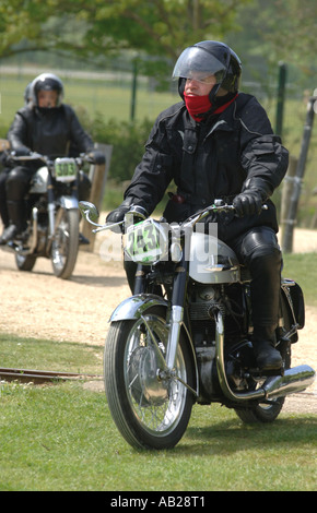 Oldtimer-Motorräder bei einer Kundgebung in Großbritannien UK Stockfoto