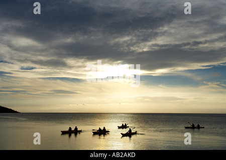 Seekajaks in Coles Bay abseits der Freycinet Halbinsel Freycinet National Park East Coast Tasmanien Australien Stockfoto