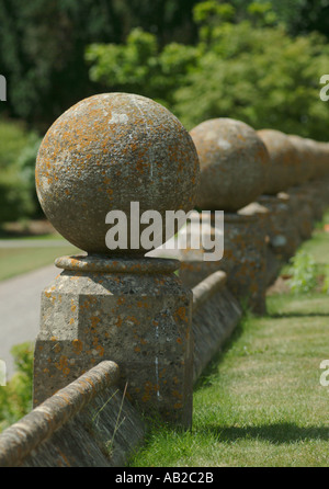 Ornamentalen Garten Kugel Kreuzblumen Tortworth Court Nr. Wotton unter Edge Gloucestershire England UK Europe Stockfoto