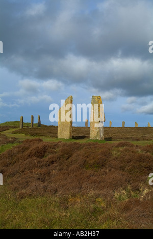 Dh RING VON BRODGAR ORKNEY Sturmwolken über Neolithische Standing Stone Henge brogar Steine Stockfoto