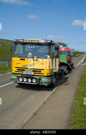 dh FINSTOWN ORKNEY Roadside Recovery Truck Pick up Broken Royal Mail van Panne Service Fahrzeug Pannenwagen Stockfoto