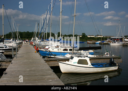 Sportboote vor Anker, Kinnego Marina, Lough Neagh, Craigavon, County Armagh, Nordirland Stockfoto