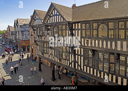 Einen malerischen Blick auf Eastgate Straße von Chester City Walls. Stockfoto