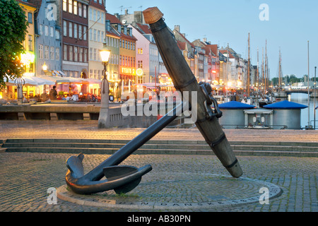 Riesigen Anker auf dem Display am Nyhavn Kanal in Kopenhagen. Stockfoto