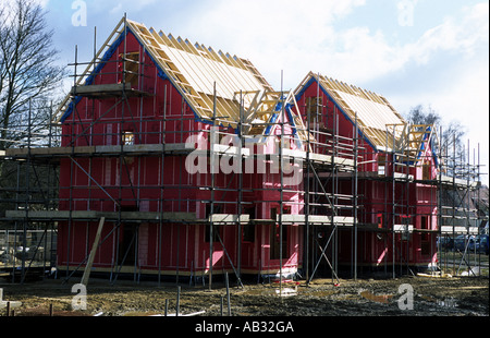 Neue Häuser im Bau auf der ehemaligen USAF Base bei Bentwaters nahe Woodbridge, Suffolk, UK. Stockfoto