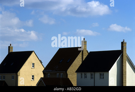 Neu gebaute Häuser auf dem Grundstück Ravenswood, baute ein Stadtteil auf dem alten Flughafengelände in Ipswich, Suffolk, UK. Stockfoto