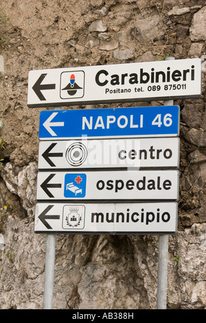 Schilder am Straßenrand Richtung Positano Italien Stockfoto