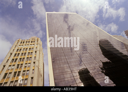 NYC Wolkenkratzer Schatten Reflexion traditionelle moderne styles Stockfoto