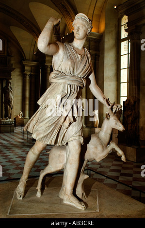 Artemis mit einer Hirschkuh besser bekannt als Diana von Versailles römischen 1 - 2 Cent AD-Kopie eines verlorenen griechischen Originals des Baues 325 BC Stockfoto