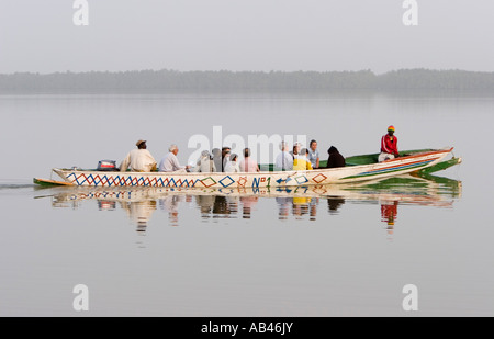 Vogelbeobachter Start Tierwelt Flussfahrt von Tendaba Camp Steg Gambia Stockfoto