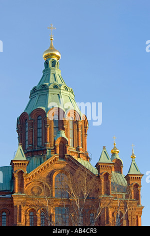 Ein Blick auf die imposante Uspenski-Kathedrale in Katajanokka Stadtteil von Helsinki in Finnland. Stockfoto