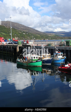 Fischerboote im Hafen von Ullapool Schottland günstig chartern ab Mai 2007 Stockfoto