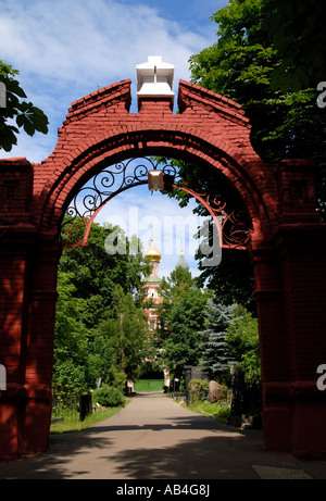 Tor in Novodevichiy Friedhof, Moskau Stockfoto