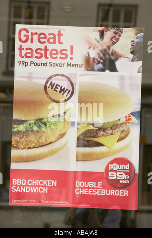 McDonalds Plakat in ihren Shop Fenster Werbung Burger Stockfoto