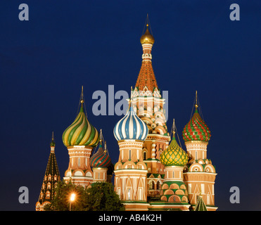 Zwiebeltürme der Basilius Kathedrale in der Nacht Stockfoto