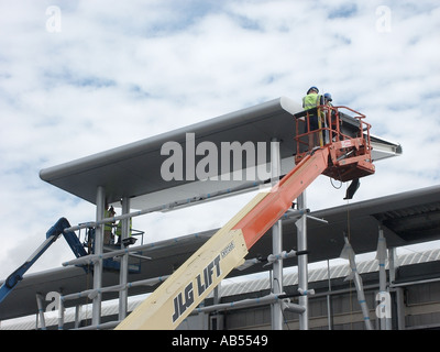 West Thurrock Essex Lakeside Retail Park Sanierung des großen Geschäft Einheiten neue Stahl Überdachungen errichtet Stockfoto