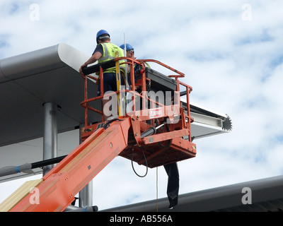 West Thurrock Essex Lakeside Retail Park Sanierung des großen Geschäft Einheiten neue Stahl Überdachungen errichtet Stockfoto