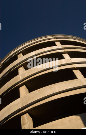 Parkplatz des neuen Stierkampfarena und Markt-Bereich mit kreisförmigen Rampe Stockfoto