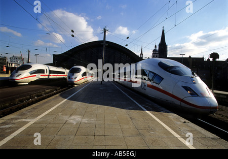 Deutsche Bahn inter City express Personenzüge am Kölner Hauptbahnhof oder Central Station North Rhine-Westphalia, Deutsch Stockfoto